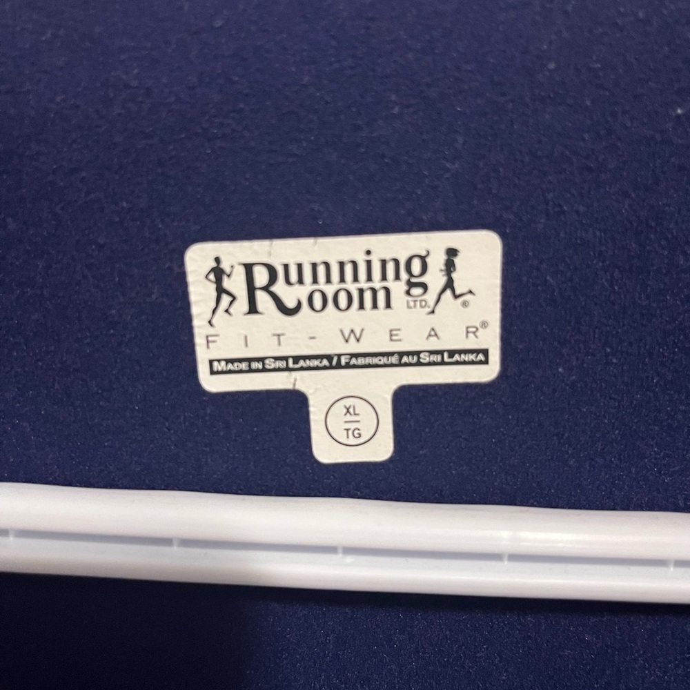 Men’s Running Room pullover - Picture 3 of 3